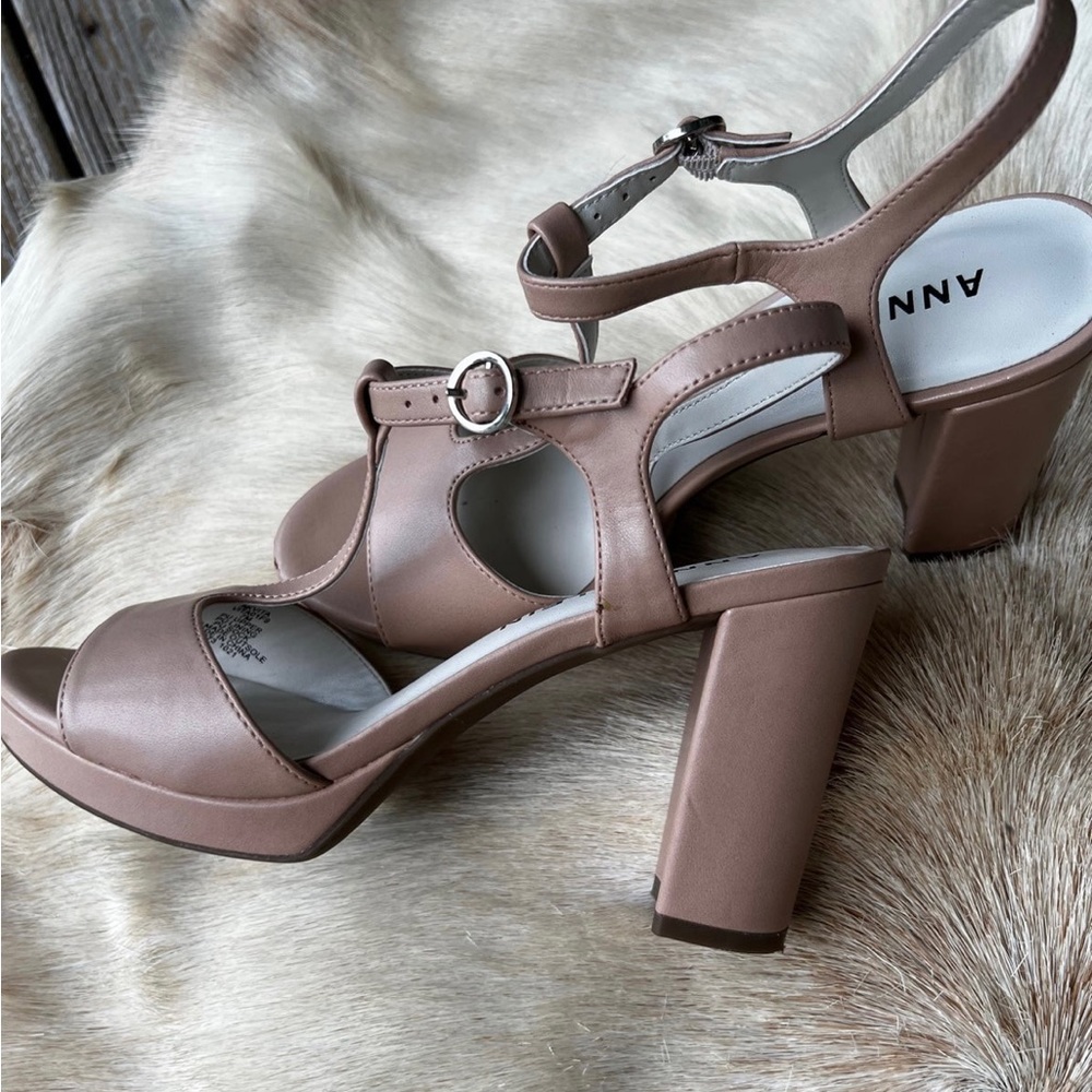 Anne Klein Nude Heels. Size 7